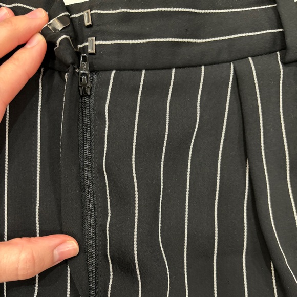 Aritzia Babaton High Rise Modesto Pants Black White Strips Women’s Size 00 - Picture 11 of 14